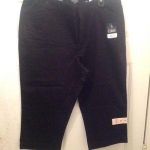 St Johns Bay lady capris size 16 NWT